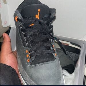 Jordan 3 “fear” shoe in gray